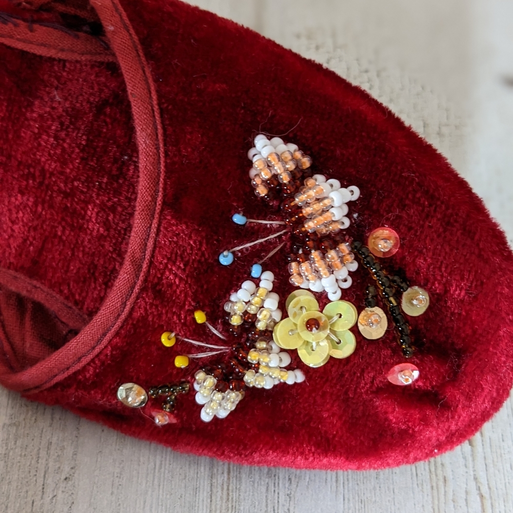 Vtg Handmade Oriental, Burgundy, Velvet Beaded Girls Slippers  Size 7/8 Toddler